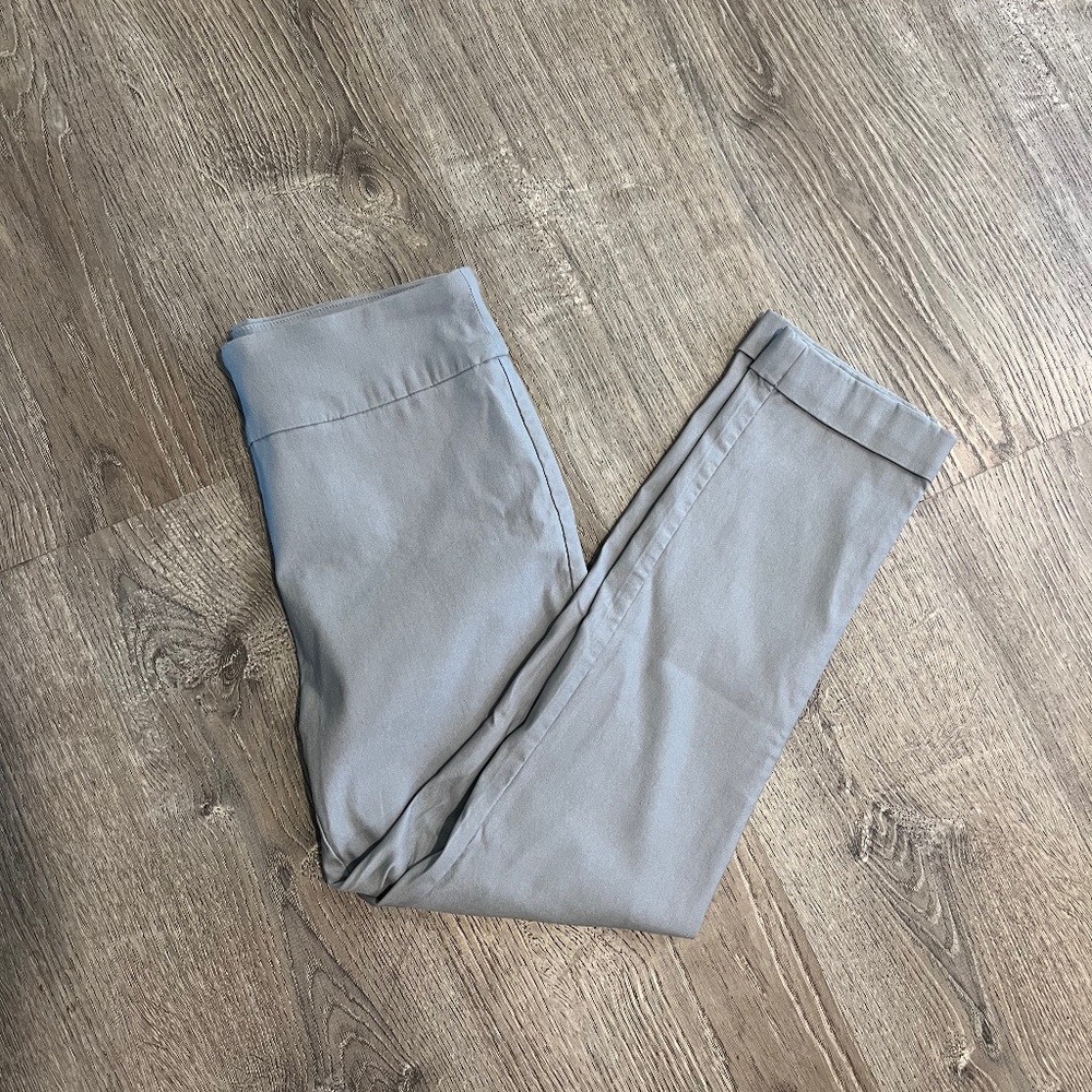 Tribal gray capris size 8